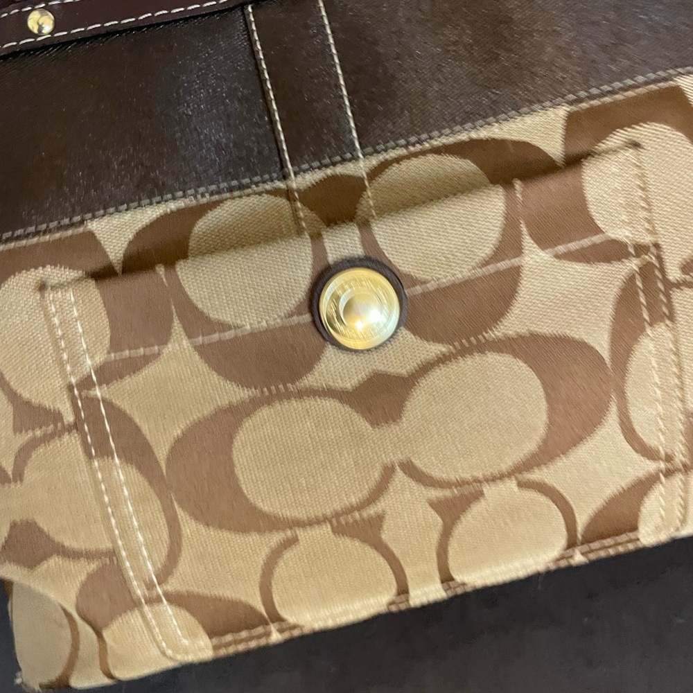 Beautiful Coach Handbag - Picture 7 of 8